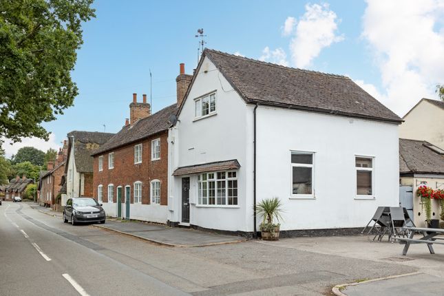 1 bed property, in Main Street, £140,000