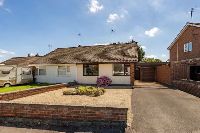 2 bed property, in Montgomery Road, £300,000