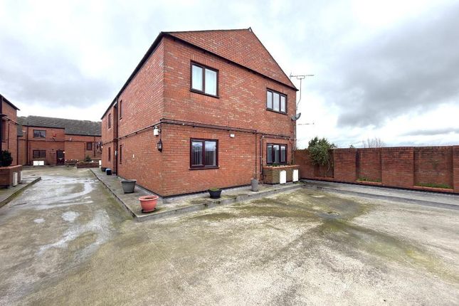 1 bed property, in Downlands Court, £140,000