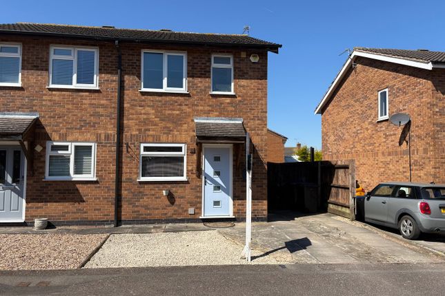 2 bed property, in Bushnell Close, £200,000