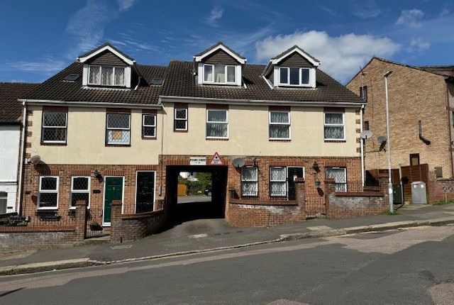1 bed property, in Flat 6, £90,000
