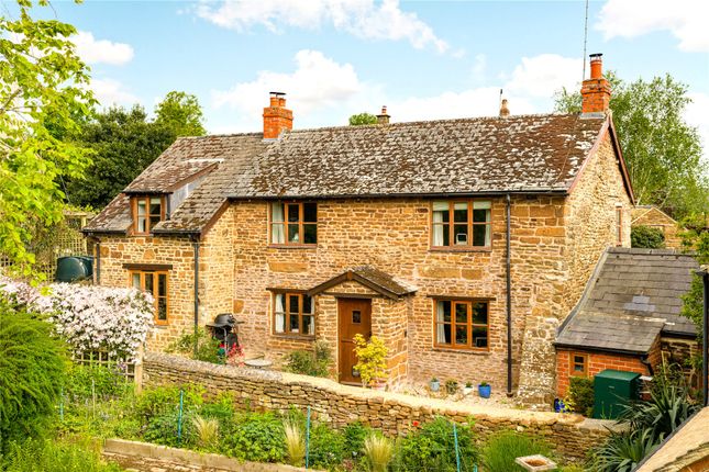 3 bed property, in Eydon, £625,000