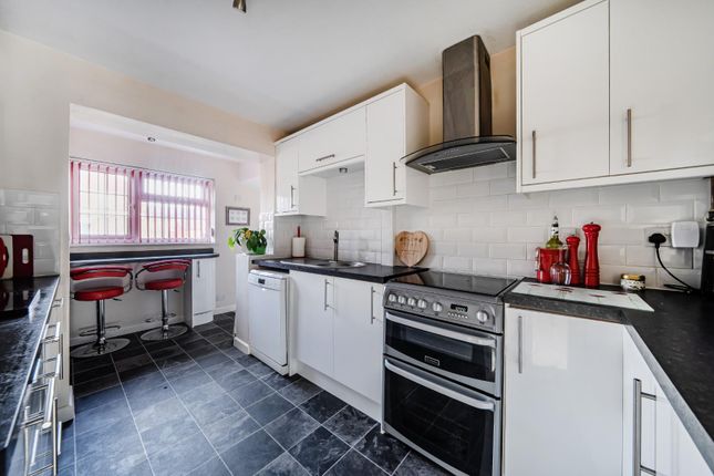4 bed property, in Brightside, £385,000
