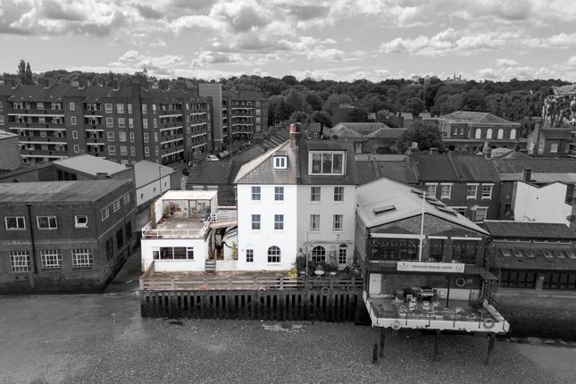 4 bed property, in Crane Street, £2,000,000
