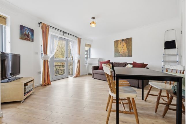 2 bed property, in Chrisp Street, £325,000