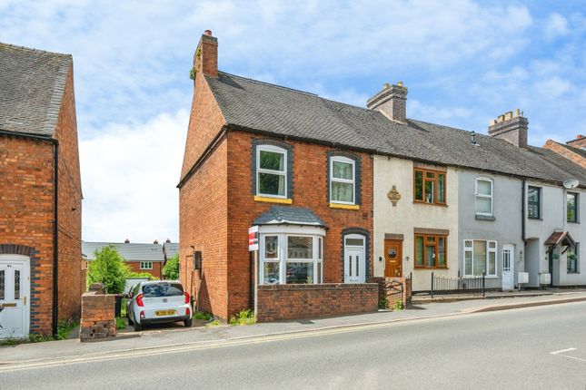 2 bed property, in Long Street, £155,000