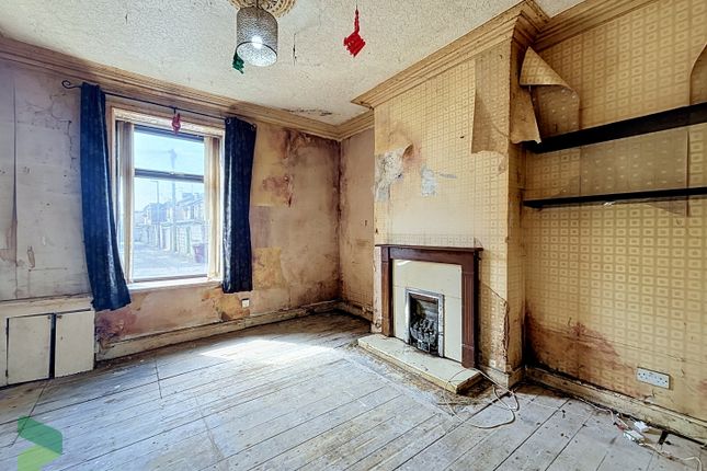 4 bed property, in Snape Street, £75,000