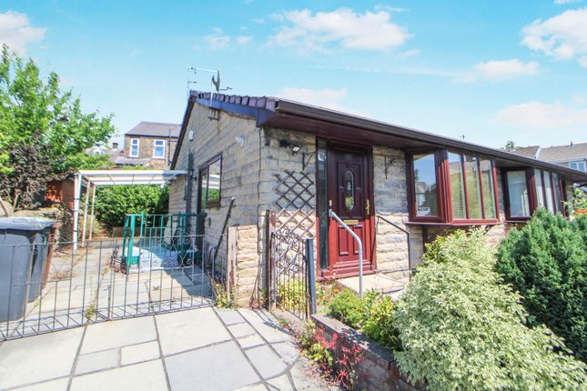 2 bed property, in Queen Street, £170,000