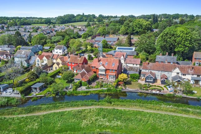 4 bed property, in Nayland, £900,000