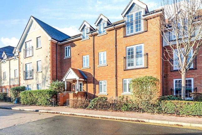 2 bed property, in Whinbush Road, £285,000