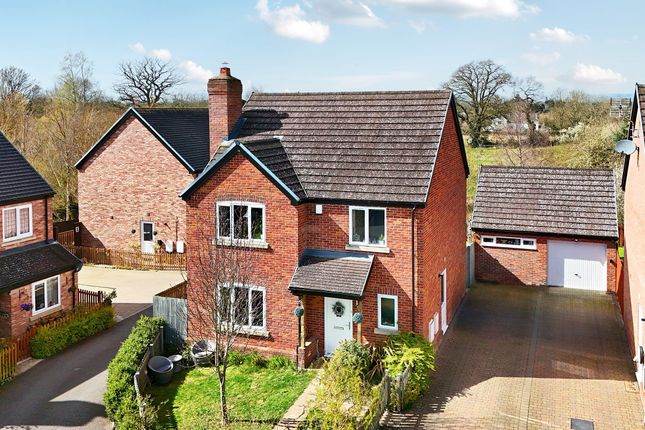 4 bed property, in Fox Close, £350,000