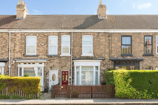 2 bed property, in Beverley Road, £170,000