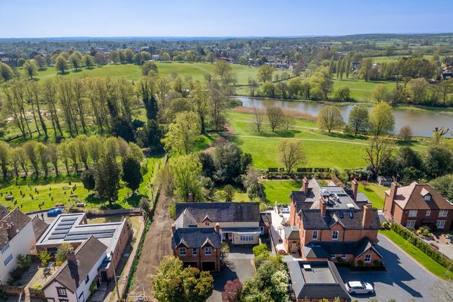 5 bed property, in High Street, £2,000,000