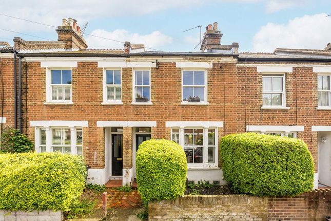 2 bed property, in Hambro Road, £595,000