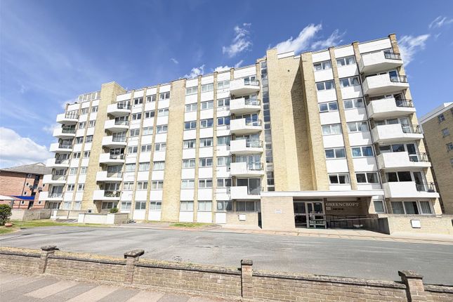 2 bed property, in Trinity Place, £135,000