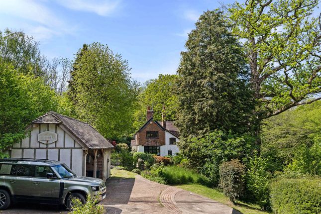 4 bed property, in Blackham, £900,000