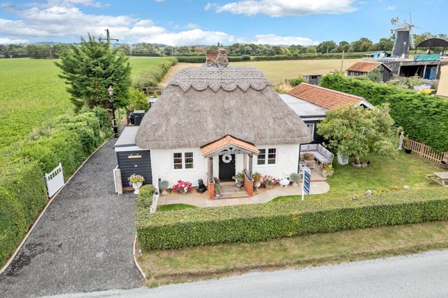 4 bed property, in Pakenham, £525,000