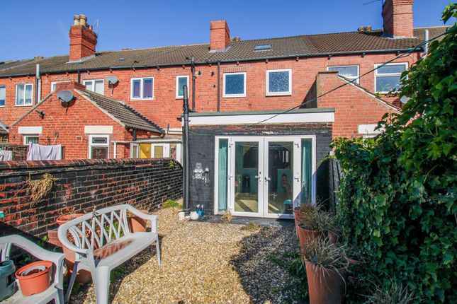 3 bed property, in Cemetery Road, £125,000