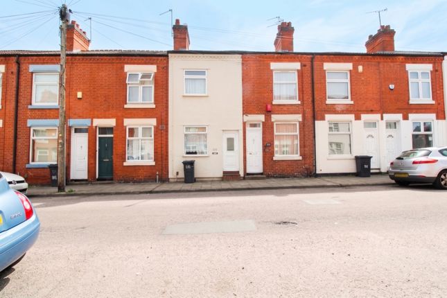 2 bed property, in Bolton Road, £190,000