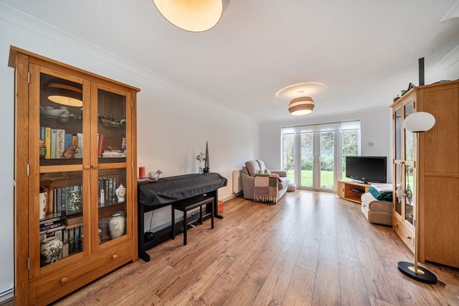 3 bed property, in Acacia Close, £700,000