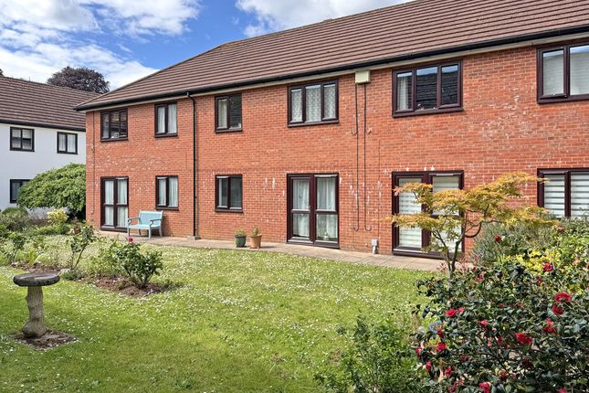 1 bed property, in Temple Street, £90,000