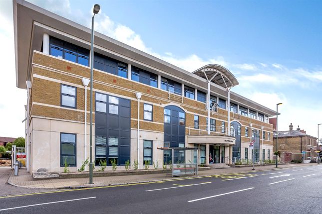 1 bed property, in London Road, £260,000