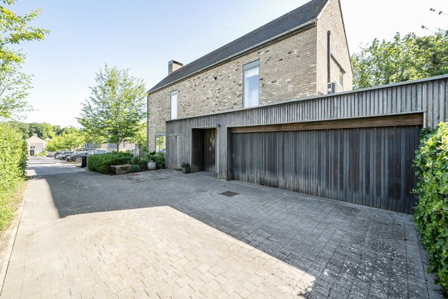 4 bed property, in Eversley Gardens, £975,000