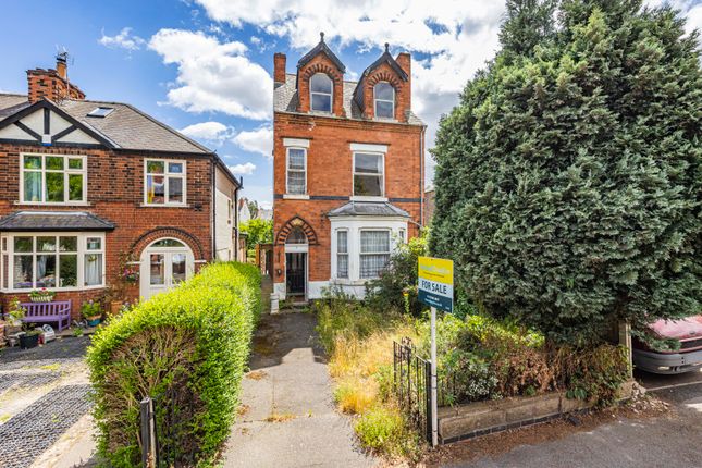 5 bed property, in Elm Tree Avenue, £600,000