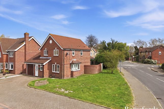 3 bed property, in Sycamore Way, £500,000