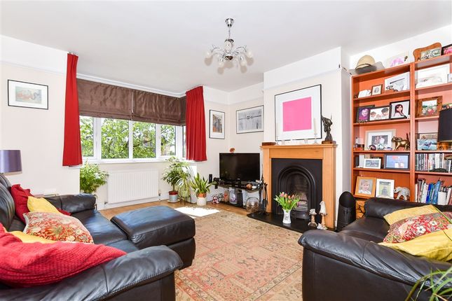3 bed property, in Tonbridge Road, £400,000