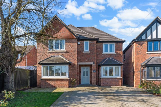 4 bed property, in Dumore Hay Lane, £575,000