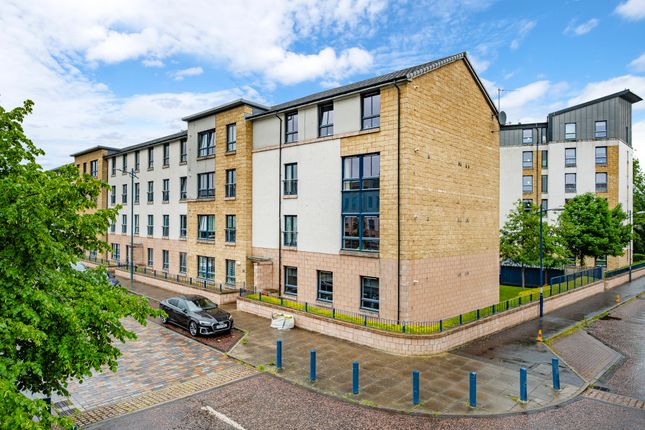 2 bed property, in Oatlands Square, £175,000