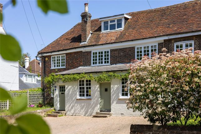 4 bed property, in Piccotts End, £1,195,000
