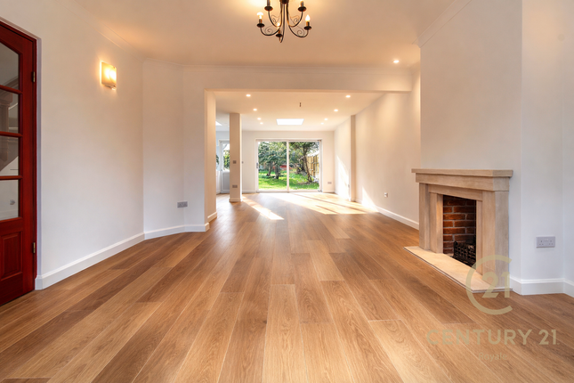 4 bed property, in Timbercroft, £850,000
