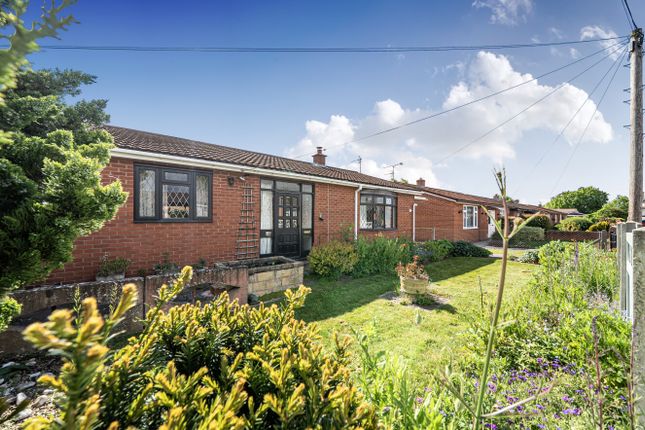 3 bed property, in Orchard Gardens, £240,000