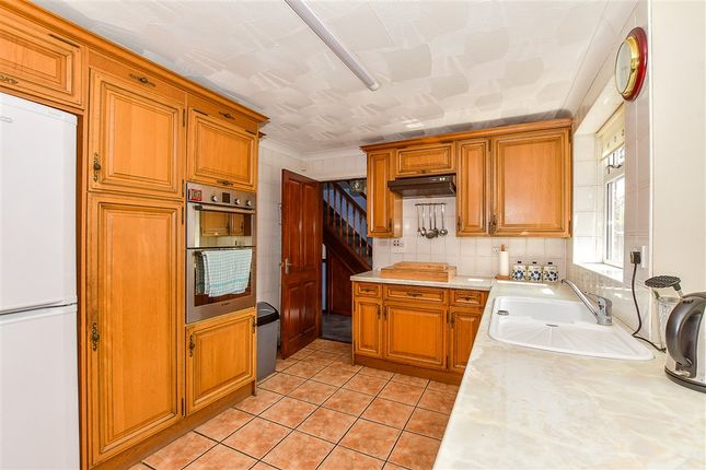 3 bed property, in Eastwell Close, £450,000