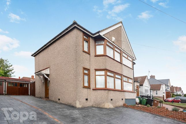3 bed property, in Fairford Avenue, £450,000