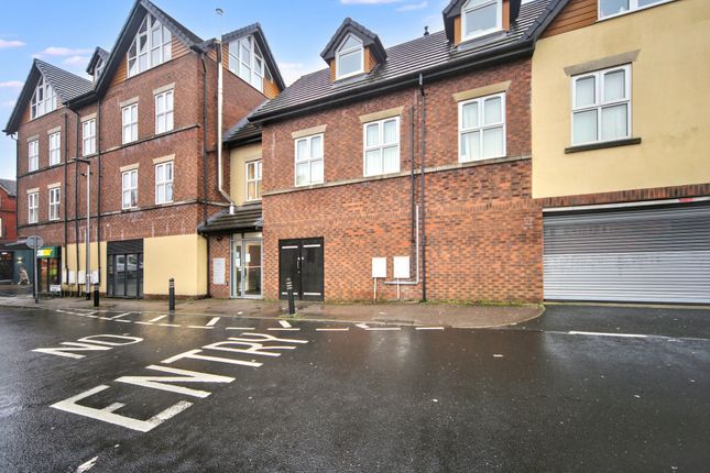 2 bed property, in Woodford Street, £80,000