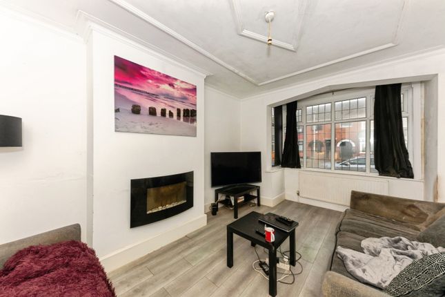3 bed property, in Campden Crescent, £140,000