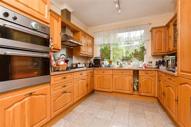 3 bed property, in Chaffers Mead, £860,000
