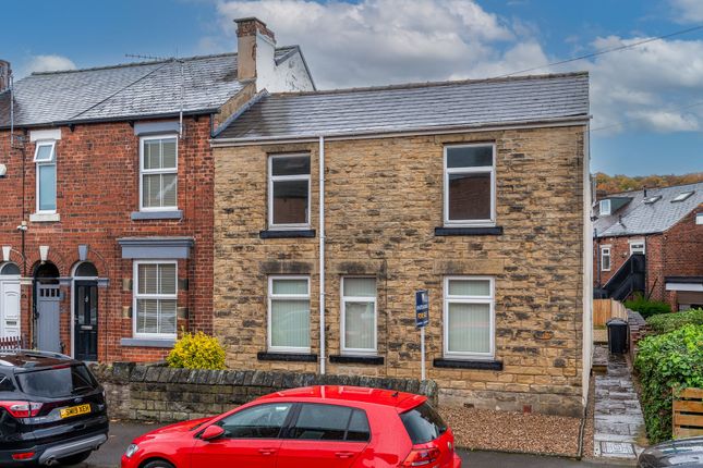 2 bed property, in Marshall Road, £180,000
