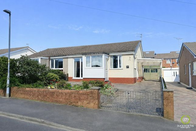 2 bed property, in Barn Meadow Crescent, £175,000