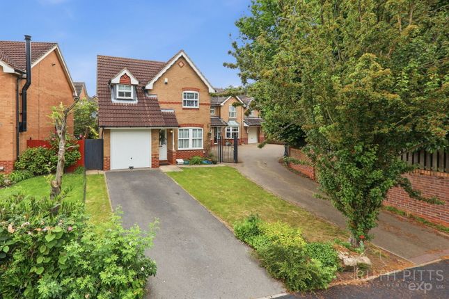 3 bed property, in Tarn Hows Walk, £300,000