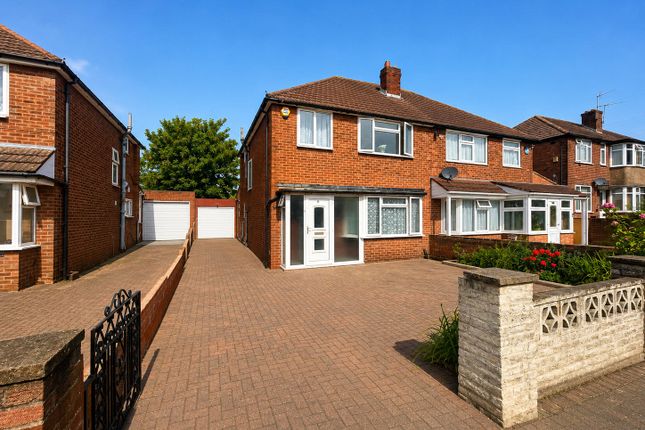 3 bed property, in Cranford Drive, £660,000