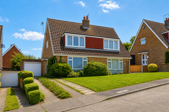 3 bed property, in Hawk Close, £390,000