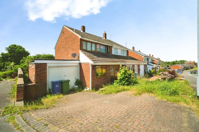 3 bed property, in Greenfields Drive, £160,000