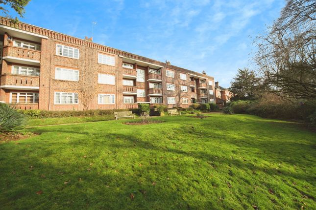 2 bed property, in New Bedford Road, £230,000