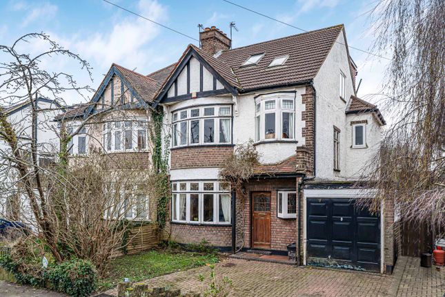 5 bed property, in Summerhill Grove, £850,000