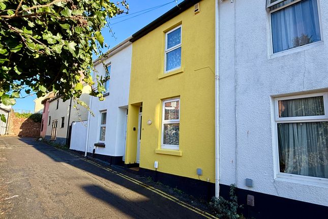 2 bed property, in Sunbury Road, £200,000