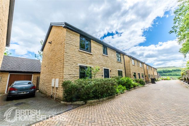 4 bed property, in Wood Cutters Way, £460,000